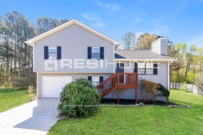 3 bed, 2.0 bath, 1277 sqft, $1,820 — Photo 1