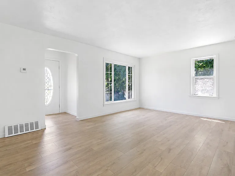 18601 Harlan Dr — Photo 2