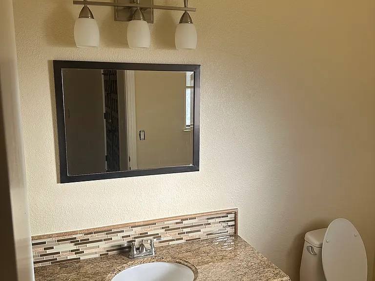 16962 Columbia Dr — Photo 23