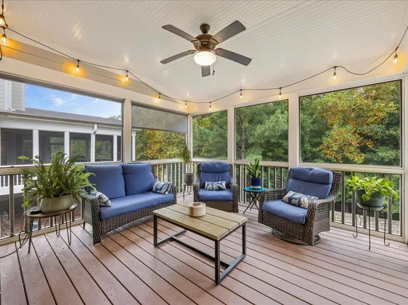 932 Hollymont Dr, Holly Springs, NC 27540