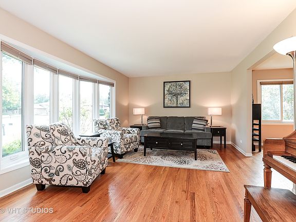 2nd image of 3229 Stewart Dr