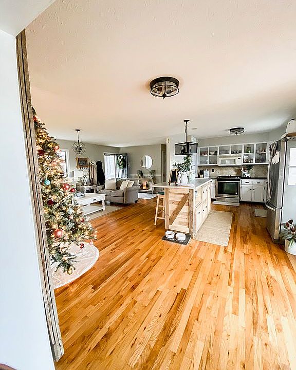 1st image of 451 Richardson Ln