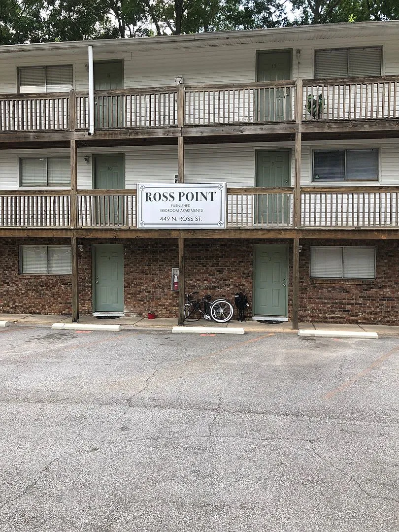 Ross Point Apartments — Photo 1