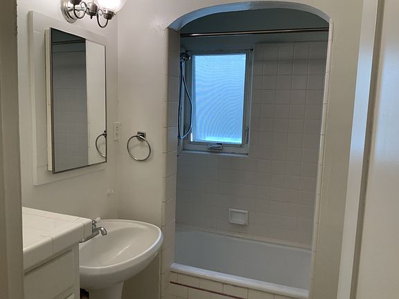 4th image of 108 Roswell Ave APT 5
