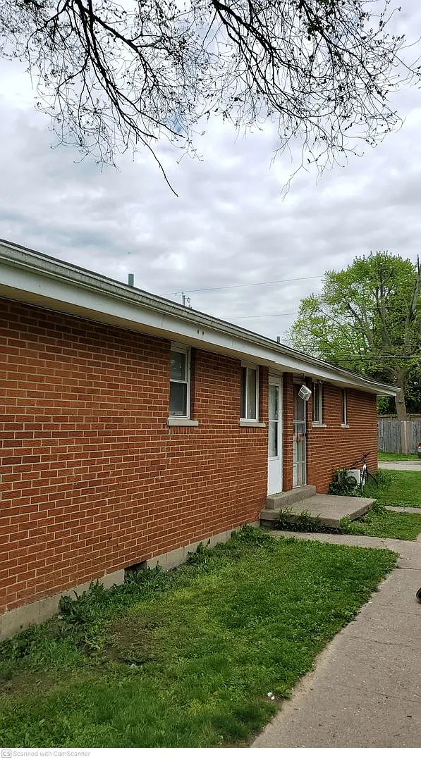 1802-1804 Montgomery Ave — Photo 1