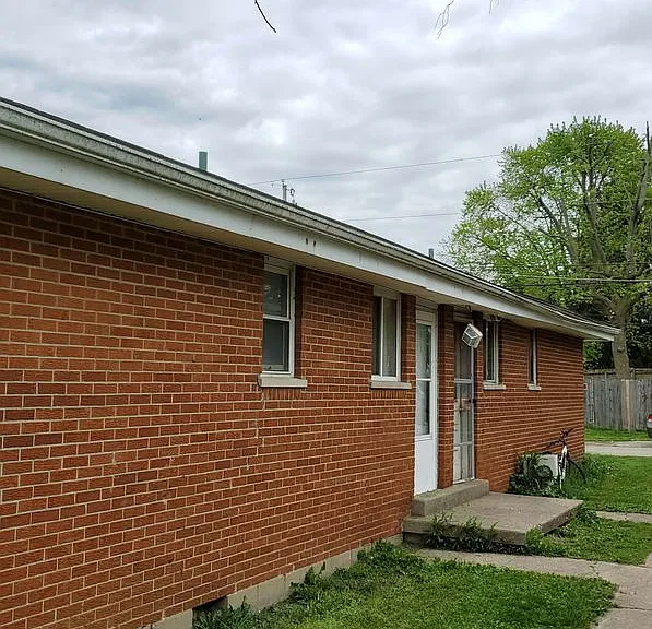 1802-1804 Montgomery Ave — Photo 1