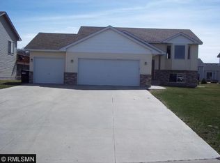1105 Scott Ln, Belle Plaine, MN 56011