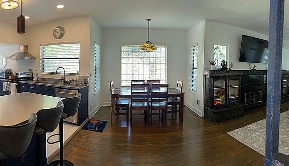 5th image of 306 10th Ave NE