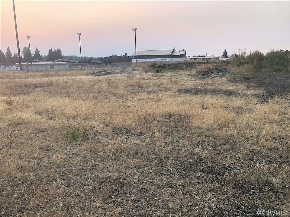 2nd image of 403 A Centre St S