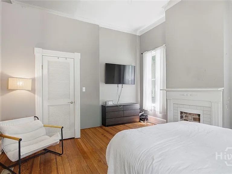 2308 Barnard St — Photo 11