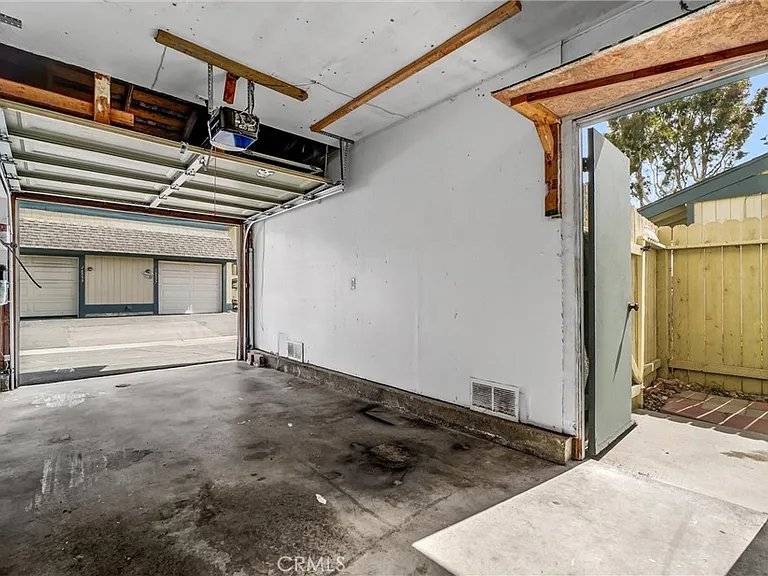 4526 Heil Ave — Photo 25