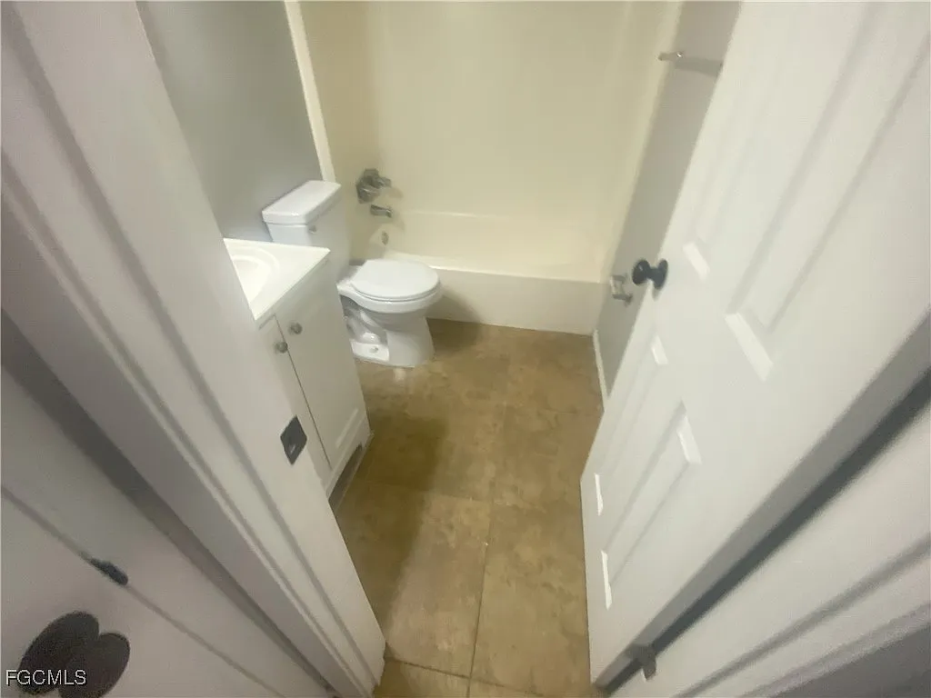 2 bed, 1.0 bath, 798 sqft, $1,000 — Photo 3