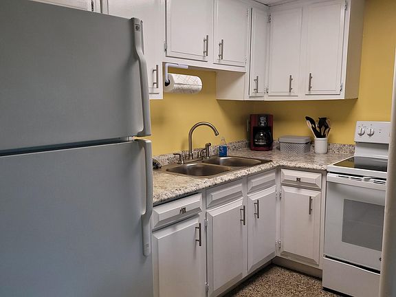 3rd image of 1990 S Fletcher Ave #3