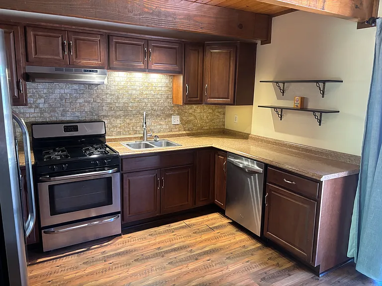 412 Garrick Way — Photo 5