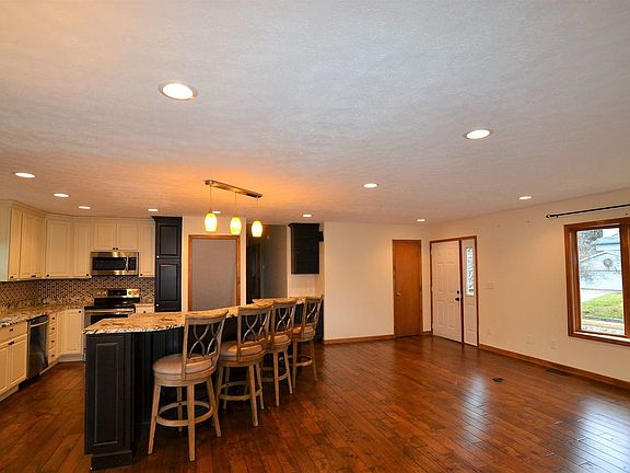 5th image of 1815 E Thornton Dr
