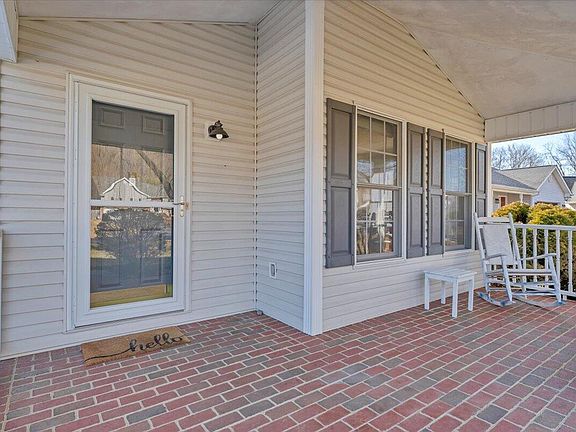 3rd image of 5873 Buckland Mill Rd