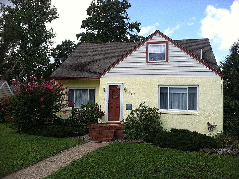 1st image of 127 Woodrow St