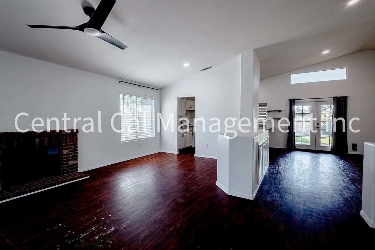 Building Photo - 5801 Canoe Ct