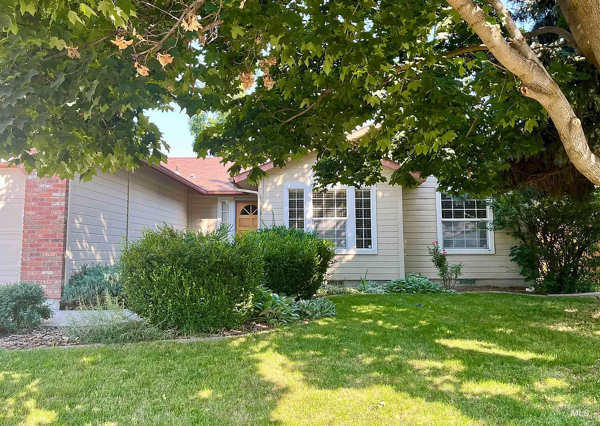 Building Photo - 1268 N Jullion Ave