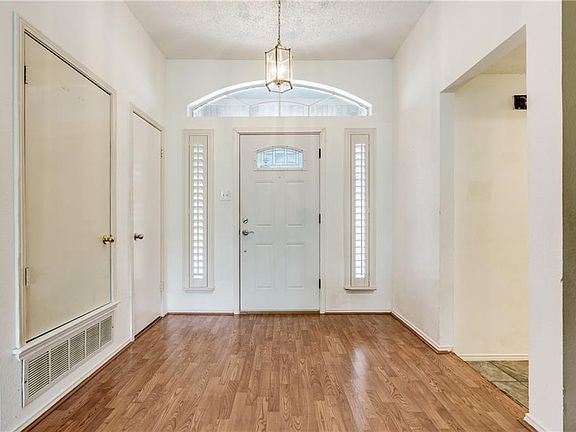3rd image of 7924 Clear Brook Cir