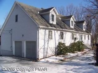 215 Young Oak Ct, Tannersville, PA 18372