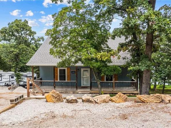 157 W Sugar Lake Dr, Mound City, KS 66056