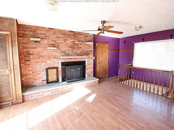 2nd image of 1520 Pinewood Park