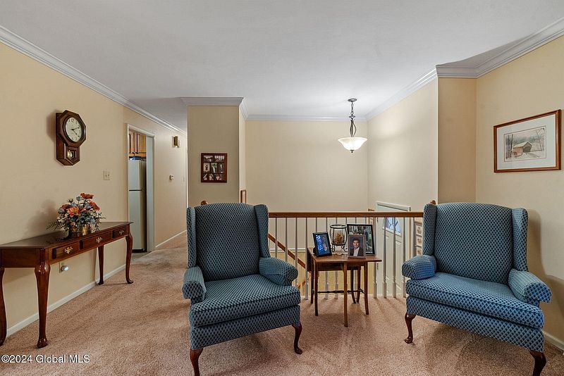 4th image of 46 Evergreen Avenue
