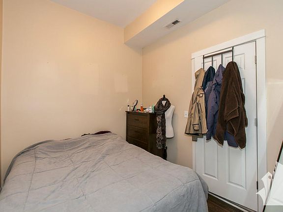 5th image of 1825 N Washtenaw Ave APT 1F