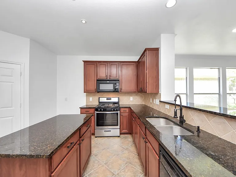 7330 Jacobs Well Dr — Photo 19