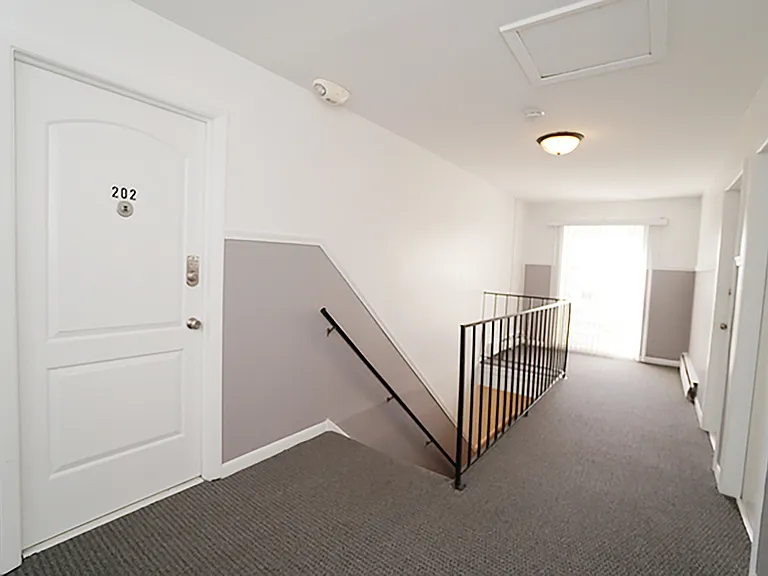337 N Carter St #202 — Photo 2