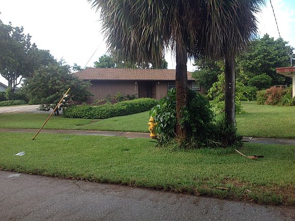 4th image of 820 Country Club Dr