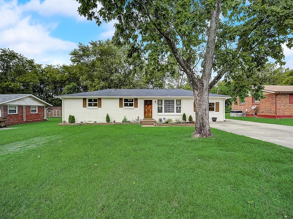 1st image of 3233 Moorewood Dr
