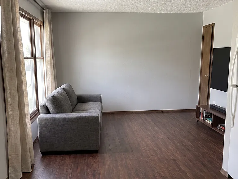 120 Sherwood Ct — Photo 2