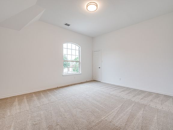 3rd image of 1329 Bateman Ln