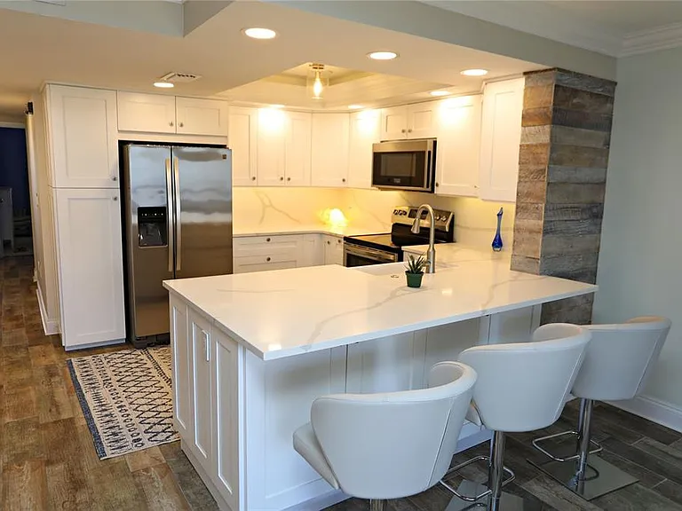 103 1st St E #113 — Photo 8
