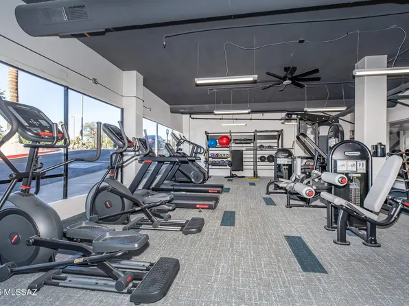 425 W Paseo Redondo APT 2L, Tucson, AZ 85701
