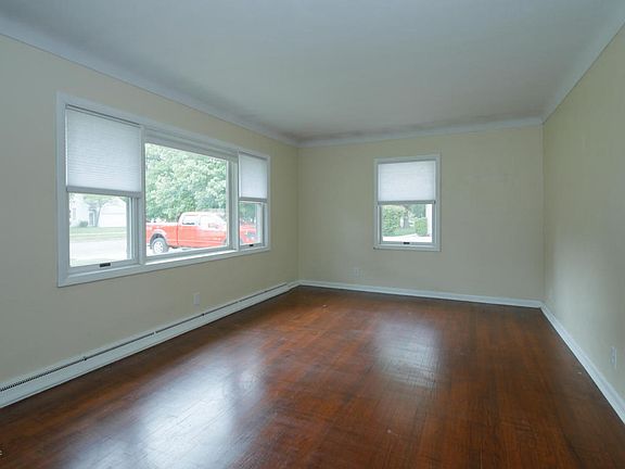3rd image of 504 W Melody Ave