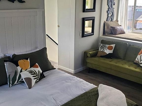 4th image of 2919 Greenwood Ave #1