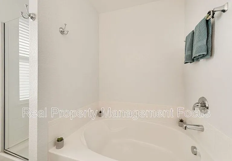 1004 Trickham Dr — Photo 22