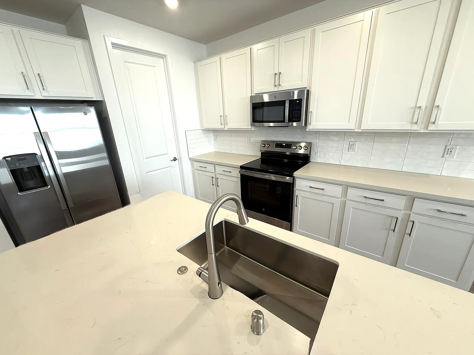4 bed, 2146 sqft, $2,695 — Photo 4