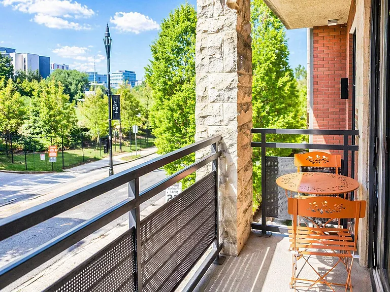 Private balcony_perfect for relaxing, enjoying drinks, or outdoor dining.