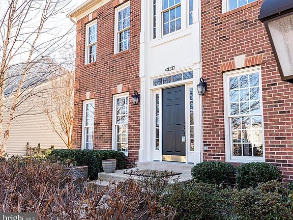 3rd image of 43137 Wintergrove Dr