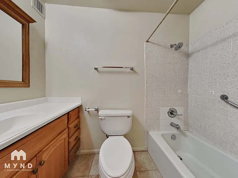 5100 N Miller Rd #23 — Photo 16