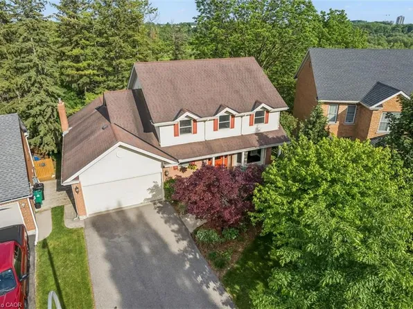 21 Tinatawa Ct, Kitchener, ON N2A 3K4