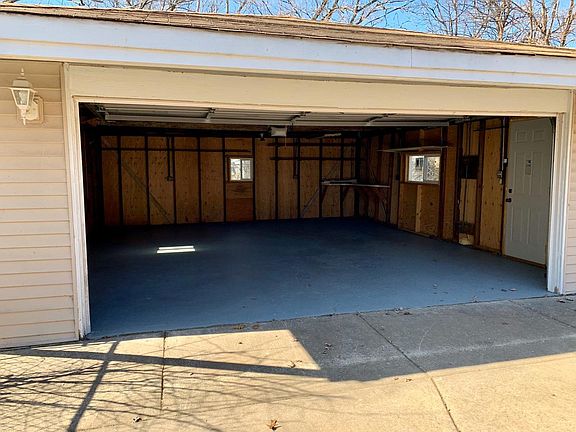 4th image of 3132 Sandra Ave