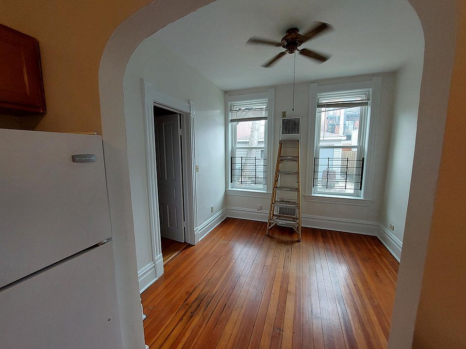 1st image of 1031 N Honore St APT 1R