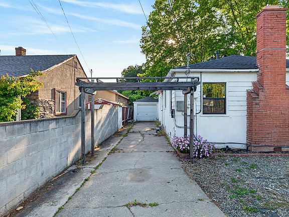 4th image of 3732 38th St
