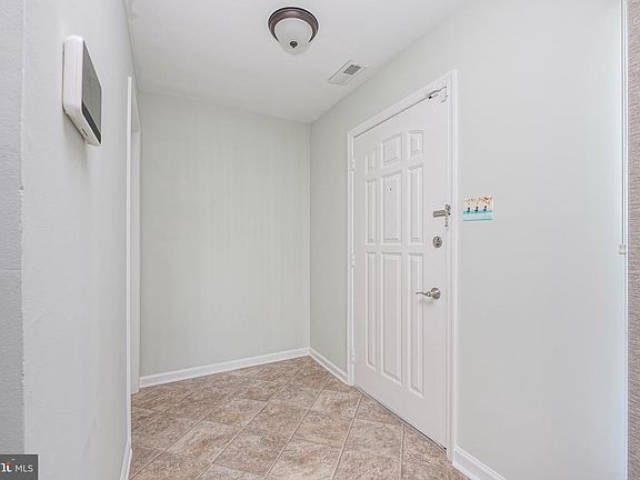 3rd image of 323 Whittier Ct
