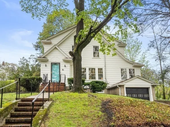 9 Oakwood Rd, Newton, MA 02466